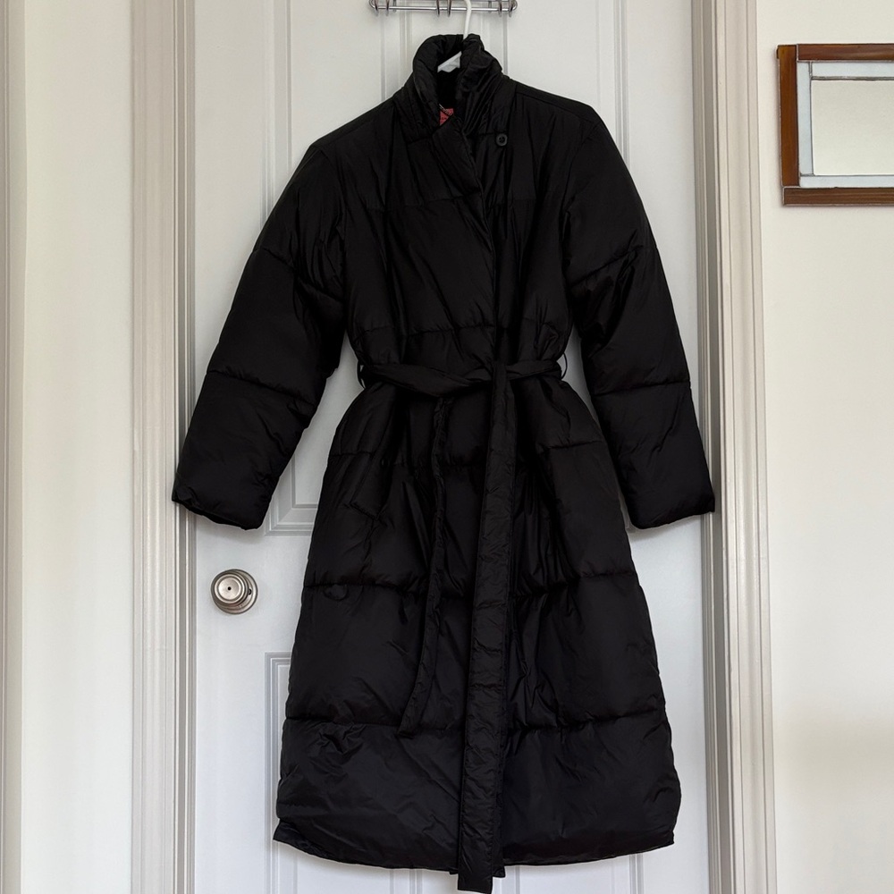 J crew long puffer coat with belt tie, snap closures in front
New, never worn
